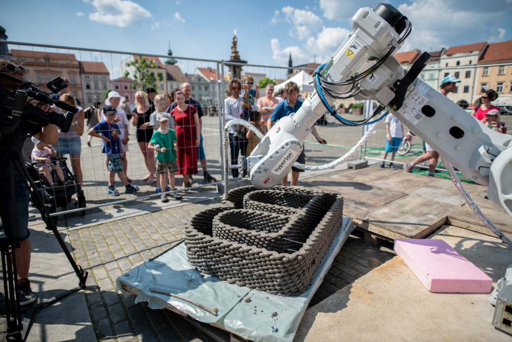 V Budějcích začal sochařský festival, sochy tiskne i robot