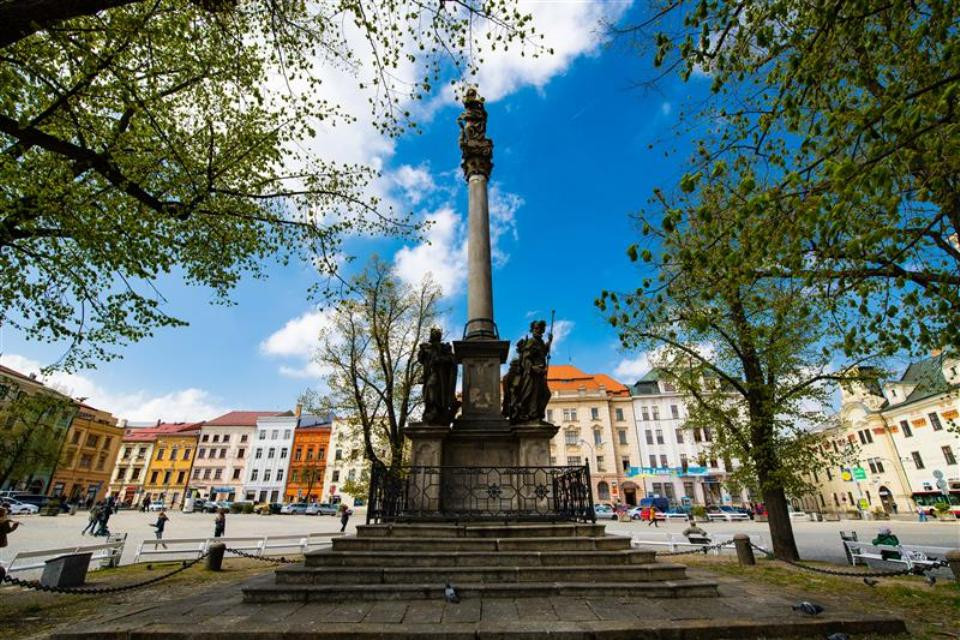 Jihlavský Mariánský sloup se nevyhne opravě. Během července se bude stavět lešení