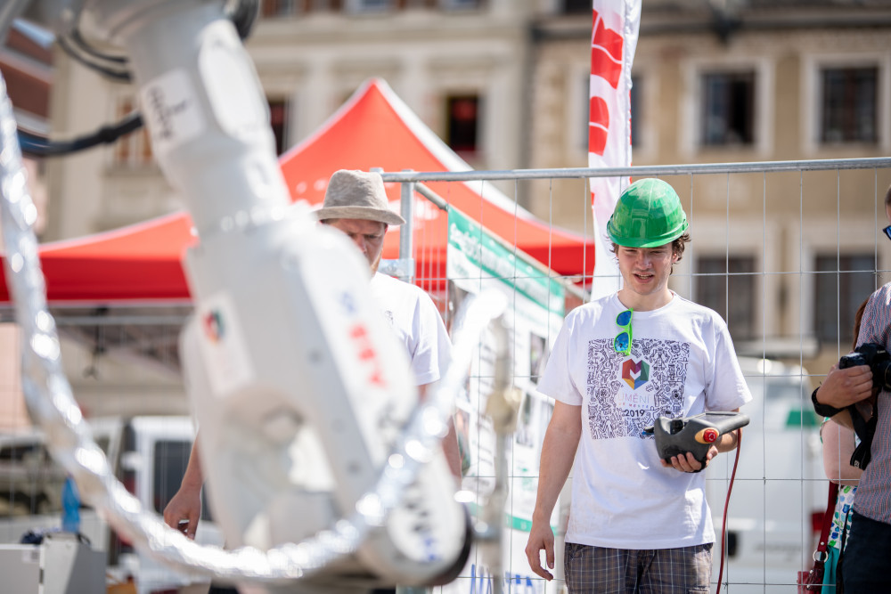 V Budějcích začal sochařský festival, sochy tiskne i robot.
