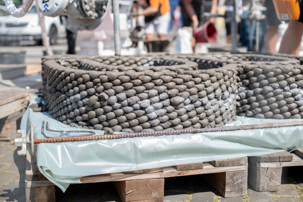 V Budějcích začal sochařský festival, sochy tiskne i robot.