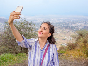 Facebook zakázal předinstalaci svých aplikací na mobilech Huwaei