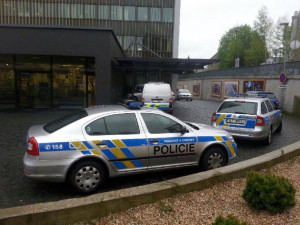 Policie varovala pražské školy před střelcem