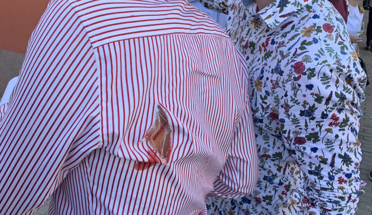 Za útok na Feriho možná muži k soudu nepůjdou, mají zkušební dobu.