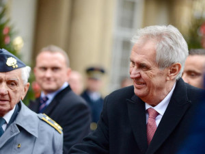Zeman dnes přijme ruského velvyslance kvůli návrhu zákona k 1968