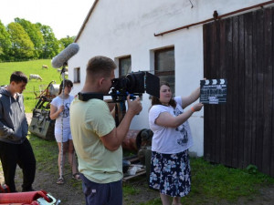 V devatenácti se odhodlal k natočení celovečerního filmu. Můj scénář přesvědčil i zkušené herce, říká mladý režisér