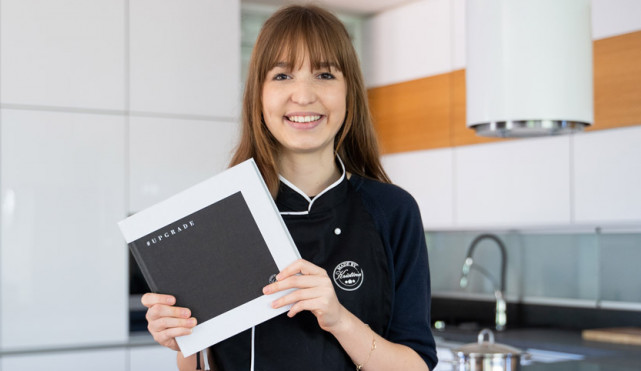 Kristína Nemčková s její novou kuchařkou