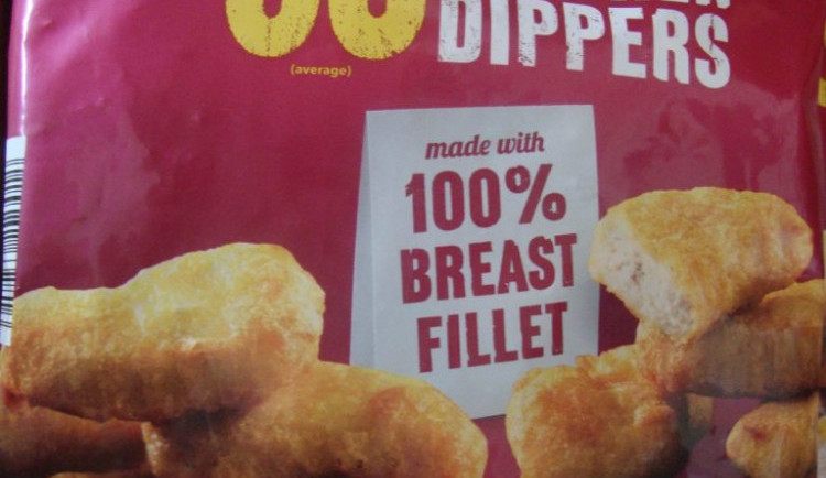 Iceland prodával řízky s plastem, veterináři nařídili stažení.