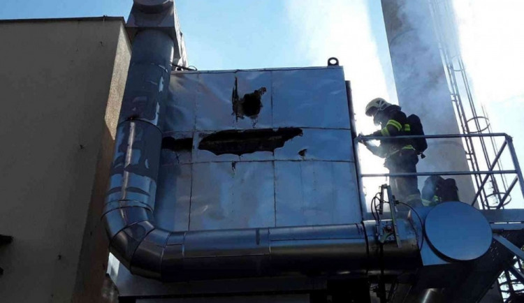 Při ranním požáru odsávání pilin na pile vznikla škoda za tři miliony korun