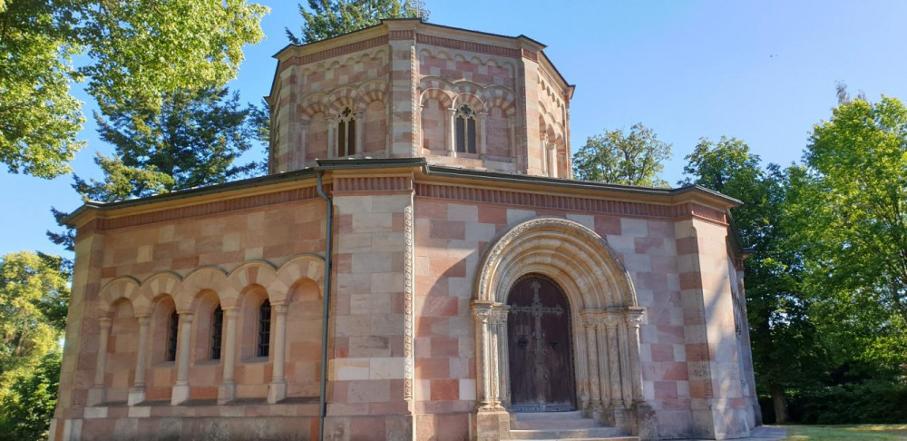 Harrachovská hrobka