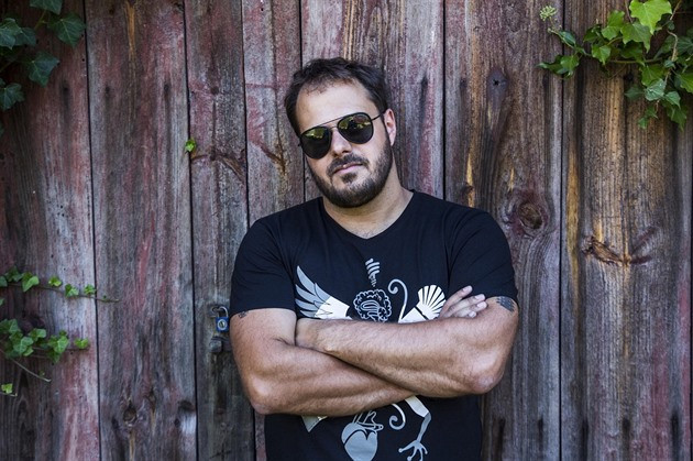 Létofest, který v Česku jako první nabídl neokoukaný model městského putovního festivalu, vstupuje do třetího ročníku. Dvoudenní akce i letos nabídne alternativu k velkým festivalům, aniž by posluchači museli jezdit za muzikou daleko a následně trávit veš