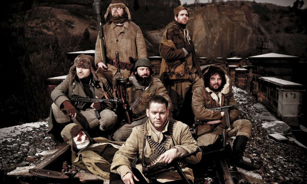 Létofest, který v Česku jako první nabídl neokoukaný model městského putovního festivalu, vstupuje do třetího ročníku. Dvoudenní akce i letos nabídne alternativu k velkým festivalům, aniž by posluchači museli jezdit za muzikou daleko a následně trávit veš