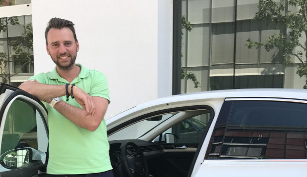 Touha vlastnit auto dnes už není tak silná. Lidé chtějí jen tankovat a jezdit, říká šéf start-upu Driveto Adam Szabó