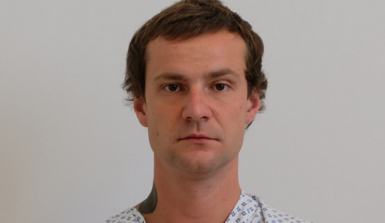 Policie pátrá po totožnosti zloděje ze Smíchova. Tvrdí o sobě, že je Jan Hus.