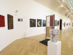 Nezlomní. Obecní dům v Praze zahájil jedinečnou výstavu, která představuje možný průřez českým uměním minulého století