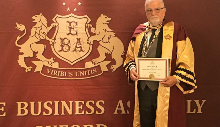 Pochybné ocenění z Oxfordu pro prezident Svazu průmyslu. Ukrajinská společnost parazituje na jméně slavné univerzity.