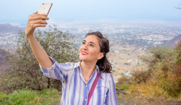 Zaměstnanci Huawei sbírají citlivá data o klientech.