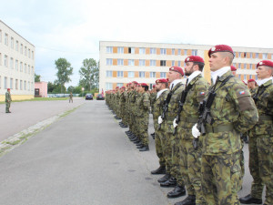 Zvláštní příplatek desítek vojáků z povolání se asi zvýší