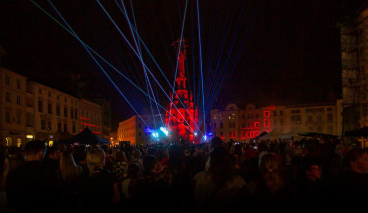FOTO: Lasery nad Trojicí, SuperStar i klasické barokní opery. Festival BarokOlomouC oživil centrum města
