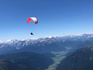 Pohledy, které se naskytnou při paraglidingu, jsou neskutečné.