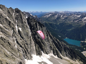 Pohledy, které se naskytnou při paraglidingu, jsou neskutečné.