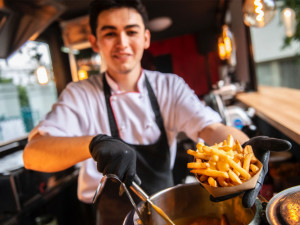 Manifesto má druhou pobočku, kde zaplatíte jen kartou.