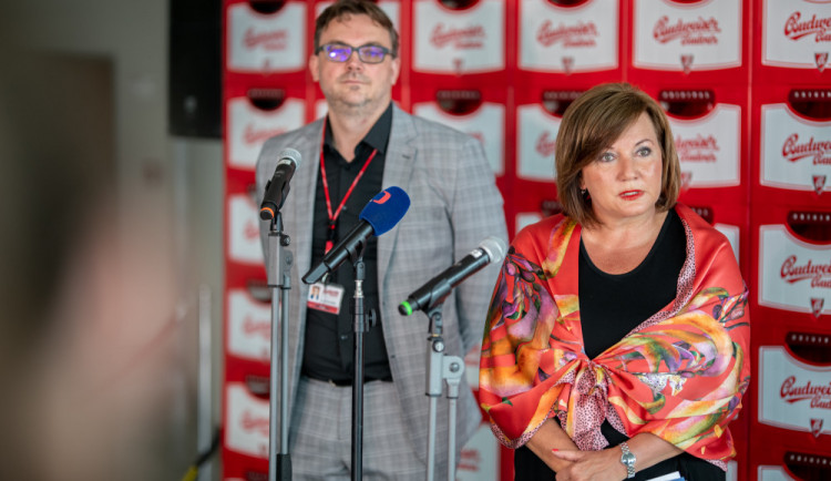 Ředitel Budvaru Petr Dvořák spolu s ministryní  financí Alenou Schillerovou.