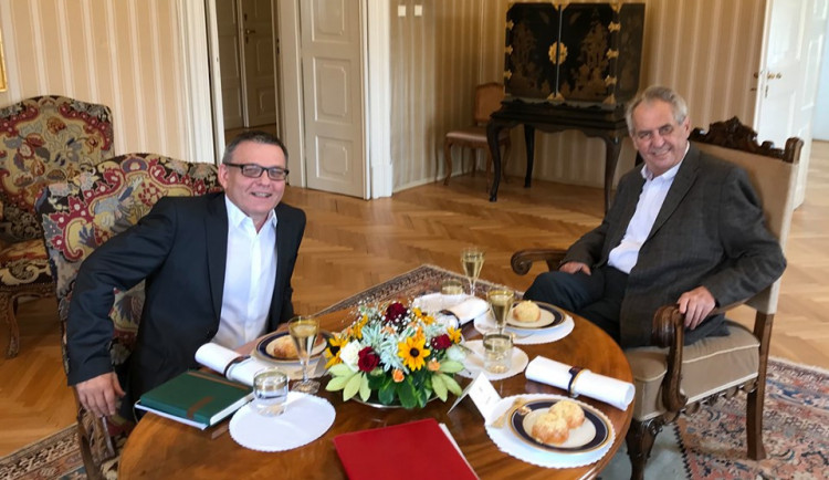 Zeman jmenoval Zaorálka, skončil spor o výměnu ministra kultury.