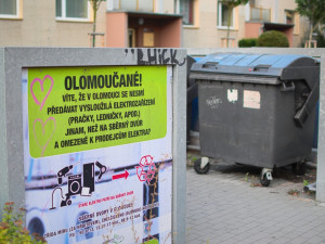 V popelnici najdeme mobil, ale i bezdomovce. V Olomouci posbíráme sto tun odpadu denně.