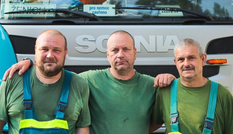 V popelnici najdeme mobil, ale i bezdomovce. V Olomouci posbíráme sto tun odpadu denně.