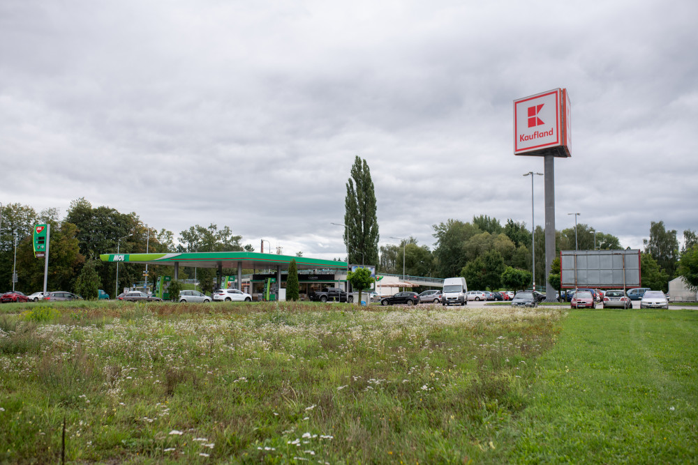 Plocha, kde by měl obchodní objekt stát