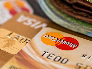 Nová směrnice zavádí od 14. září povinnost nutnost vyššího stupně ochrany při platbách kartou