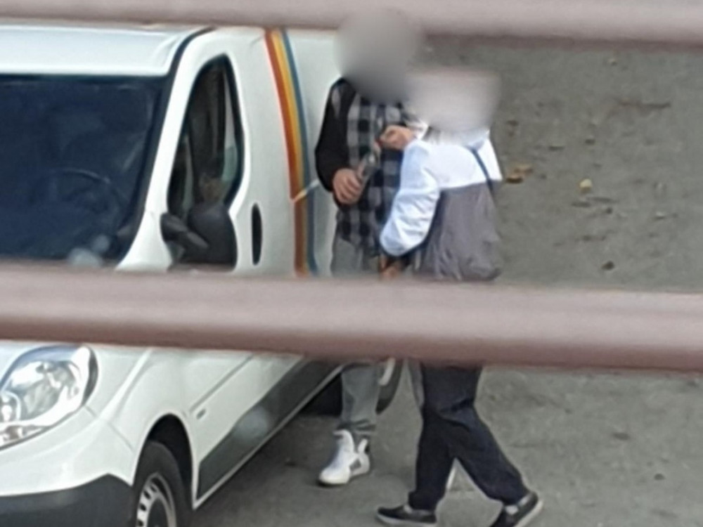 Pachatelé nečekali a hned se vloupali do dodávky.