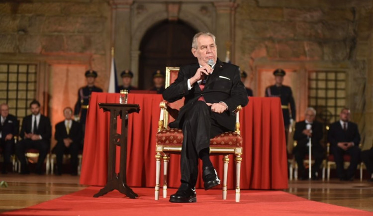 Miloš Zeman při proslovu.