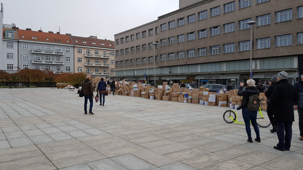 Výstavba papírové zdi