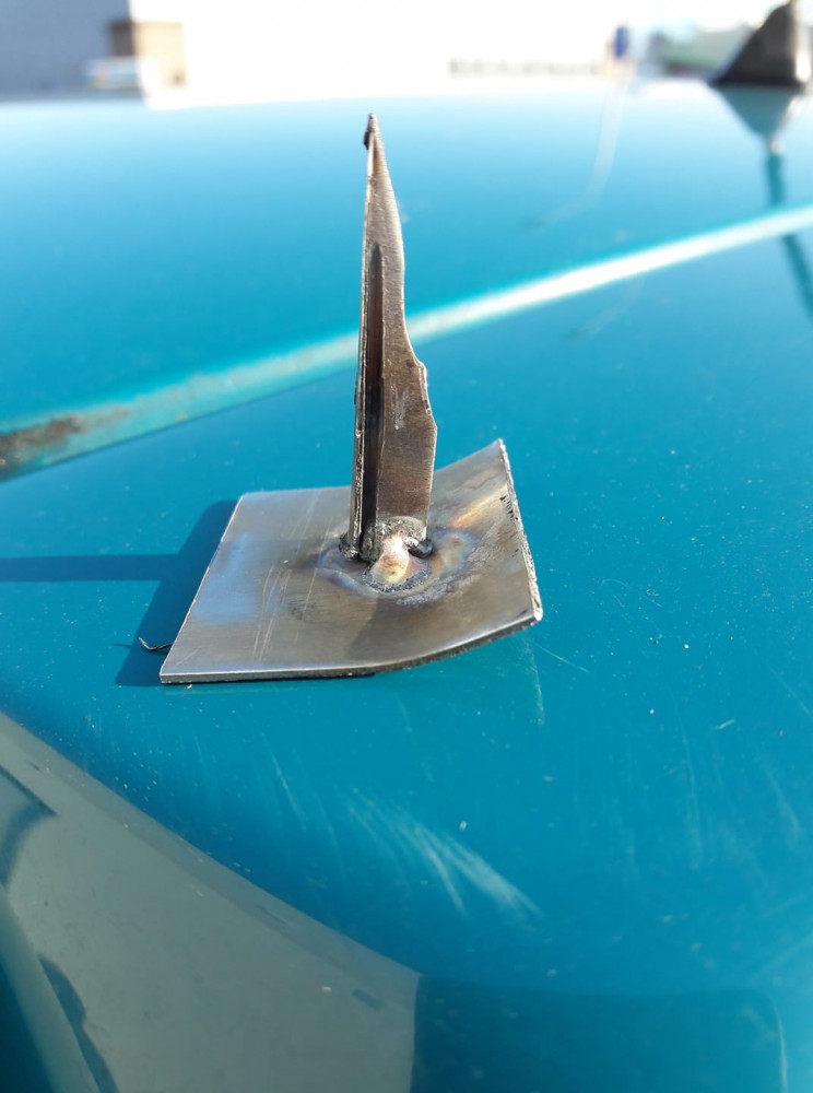 Hrot pneumatiku propíchne, jak nic