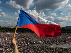 Czech Press Photo vyhrál snímek protestu proti Babišovi. Bodovala také fotografky Drbny