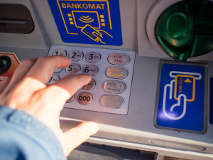 Česko má téměř 5500 bankomatů, za průměrem EU však zaostává