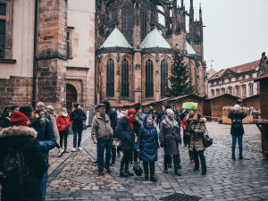 Poslanci chtějí snížit limit pro vracení DPH turistům na tisíc korun