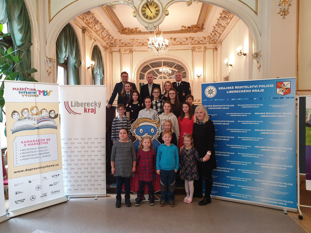 Děti ztvárnily, že není správné za volantem spěchat