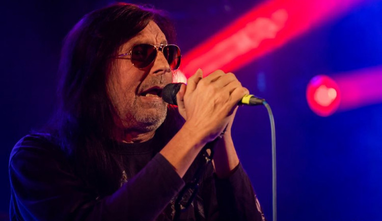 Rocker Aleš Brichta se objeví na poštovní známce.