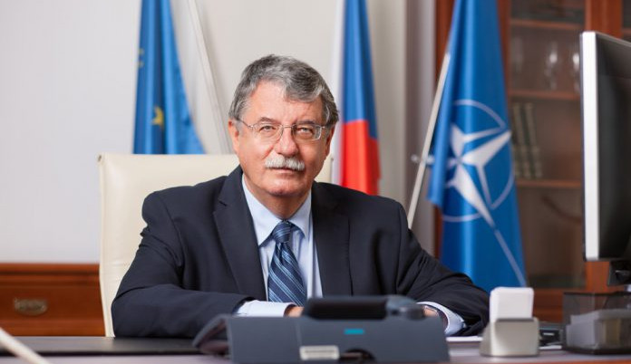 Vláda odvolala Navrátila z NÚKIB, nástupce vybere komise.