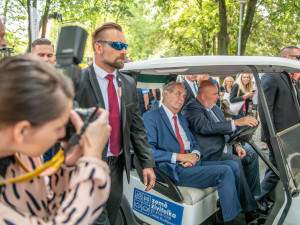 Zeman kvůli ruskému vyjádření k srpnu zvažuje nejet do Moskvy