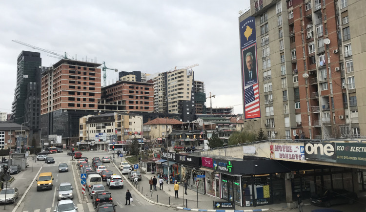 Bill Clinton Boulevard v Prištině.
