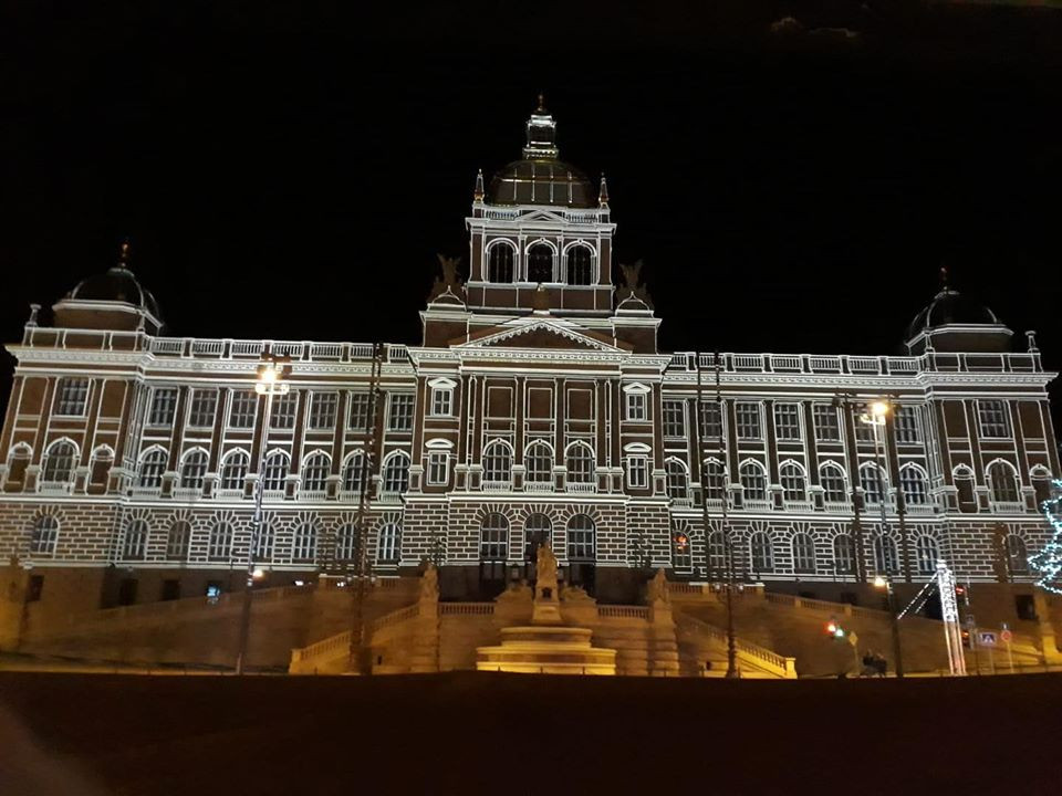 Praha přivítala nový rok videmappingem i ohňostrojem.