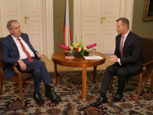Pravidelné Zemanovy rozhovory v TV Barrandov skončí