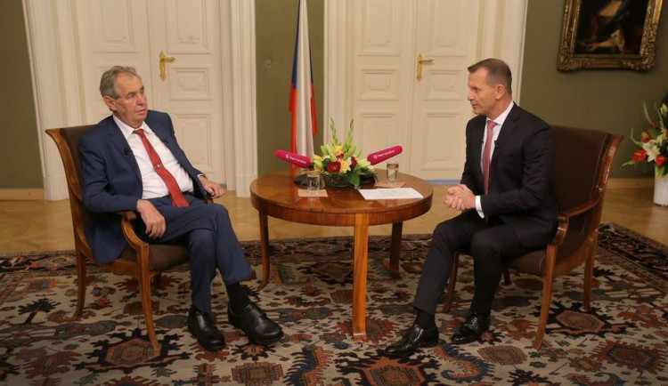 Pravidelné Zemanovy rozhovory v TV Barrandov skončí.