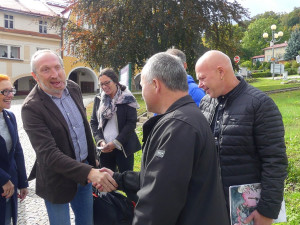 Trikolóra navrhla úplný zákaz financování stran ze zahraničí