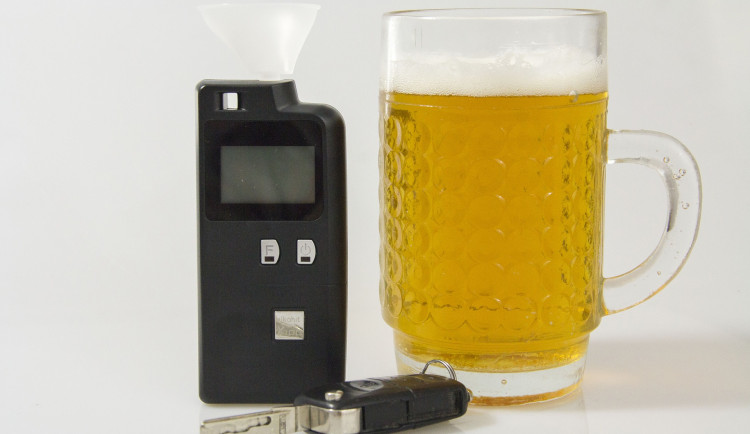 Řidič pod vlivem se po dechové zkoušce nechtěl podrobit odběru krve