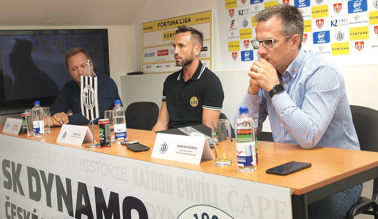 Tomáš Sivok (uprostřed).