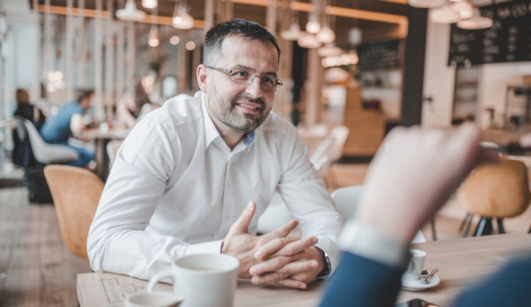 Předávání rodinných podniků z generace na generaci sleduji s otazníkem, říká Tomáš Raška. Se svou firmou zachránil Slavii i Zoot